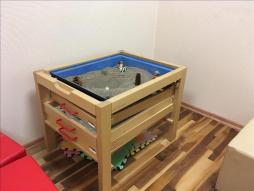 Тактильная игра "Рисуем на песке" - стол для работы с песком
